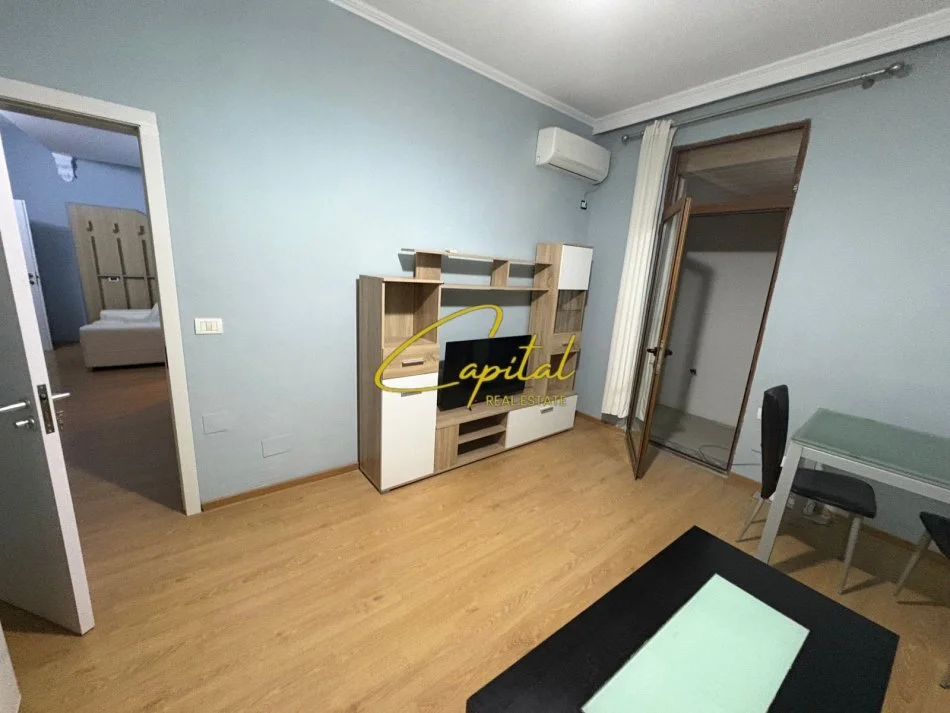Tirana, appartamento 1+1 in affitto al secondo piano, 60 m², 500 € (ALI DEMI)