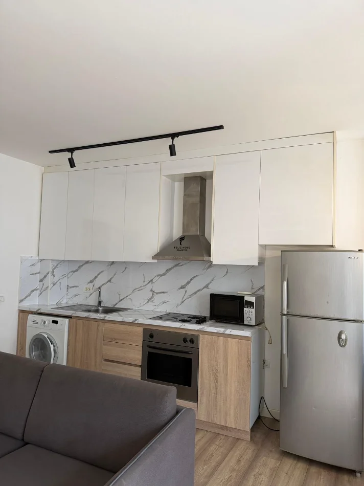 Tirane, affitto appartamento 1+1 Piano 1, 65 m² 480 € (VIA BARRIKADAVE)