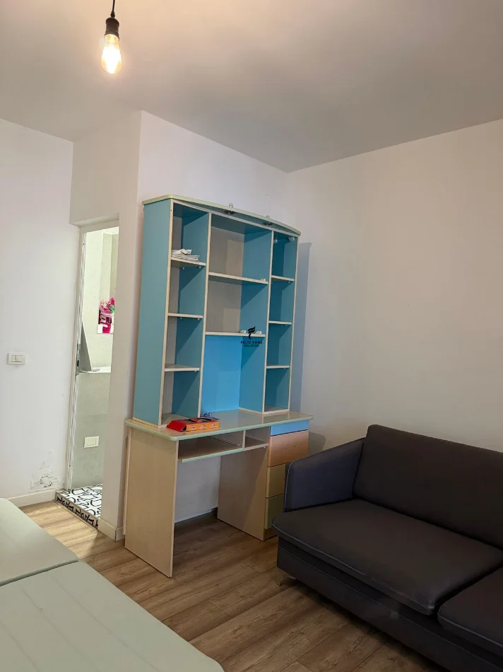 Tirane, affitto appartamento 1+1 Piano 1, 65 m² 480 € (VIA BARRIKADAVE)