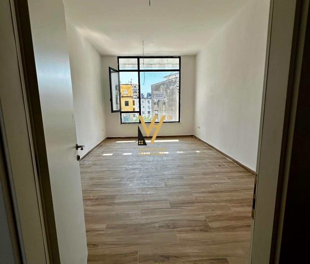 JEPET ZYRE 37 M2 ME QERA TE DONIKA CENTER 550 EURO