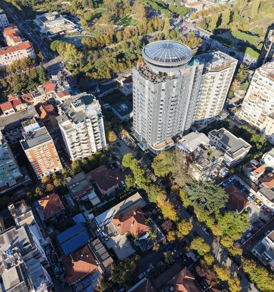 MUNDËSI INVESTIMI – GODINË + VILË NË BLLOK 🏡🏢🔥