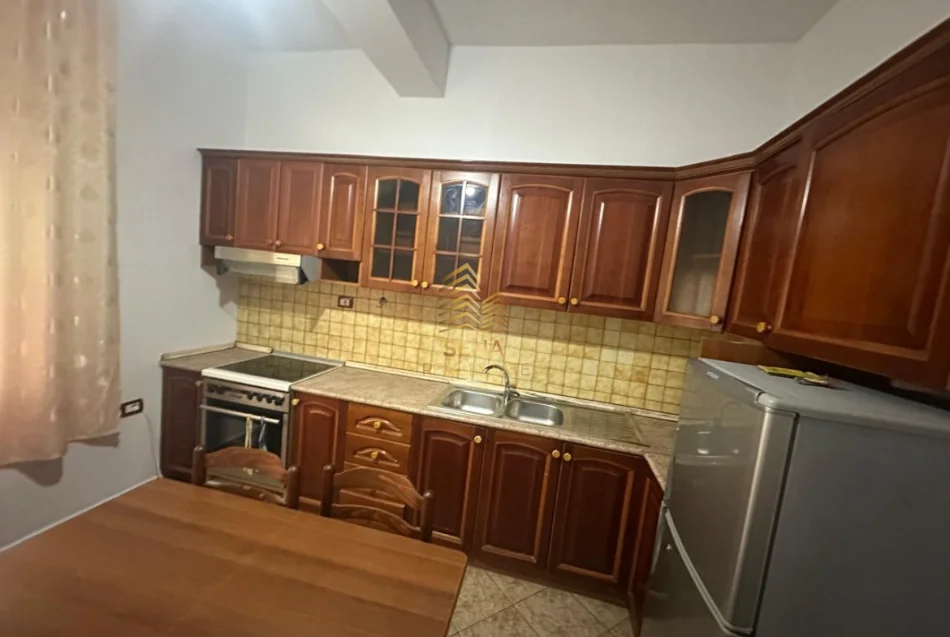 Tirana, 2+1 Apartment for Rent, Second Floor, 90 m², 600 € (Ali Demi)