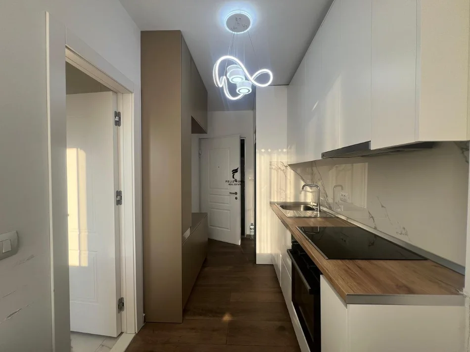 Tirane, affitto monolocale 1+1 Piano 8, 35 m² 600 € (BLLOK)