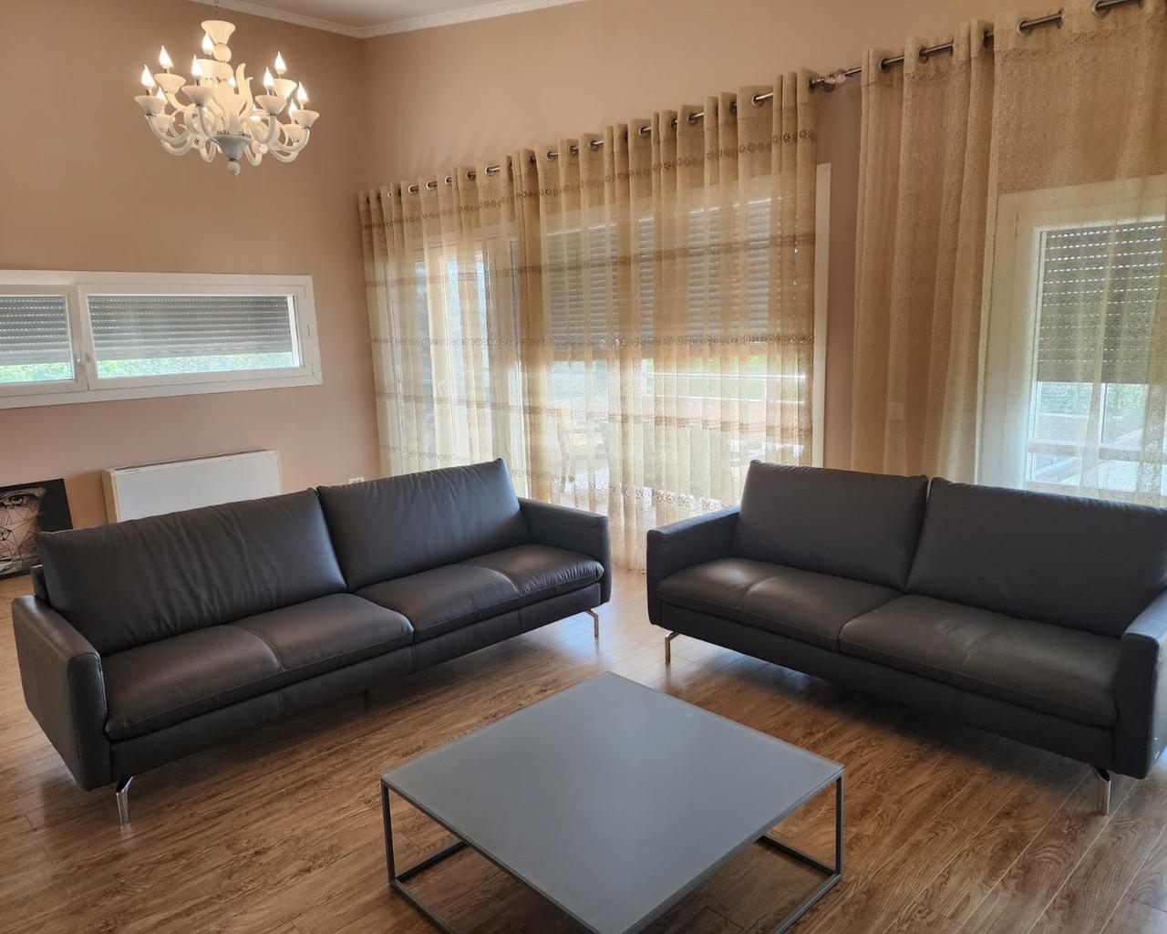 VILÀ IN AFFITTO – LONG HILL RESIDENCE