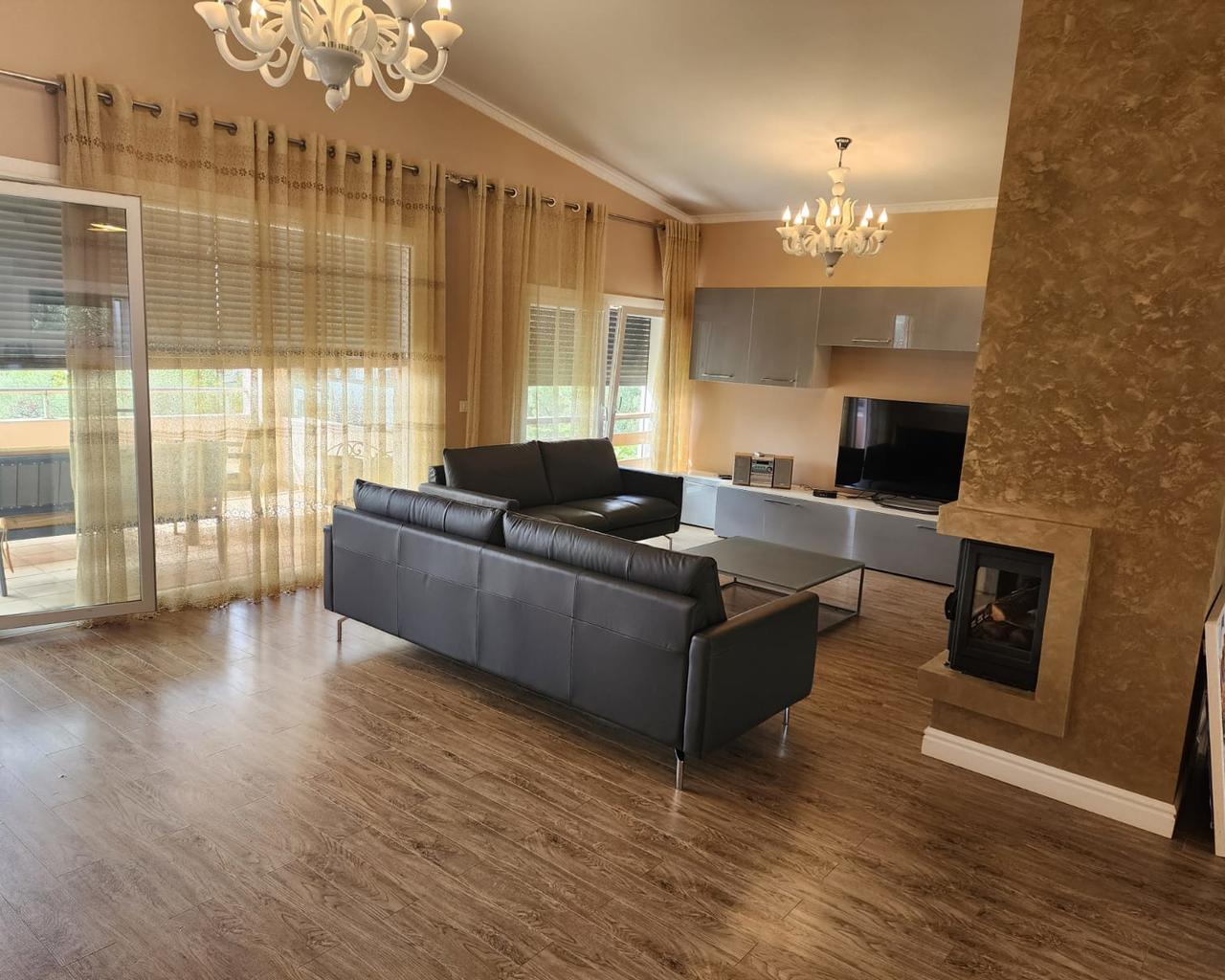 🔥 VILÀ IN AFFITTO – LONG HILL RESIDENCE