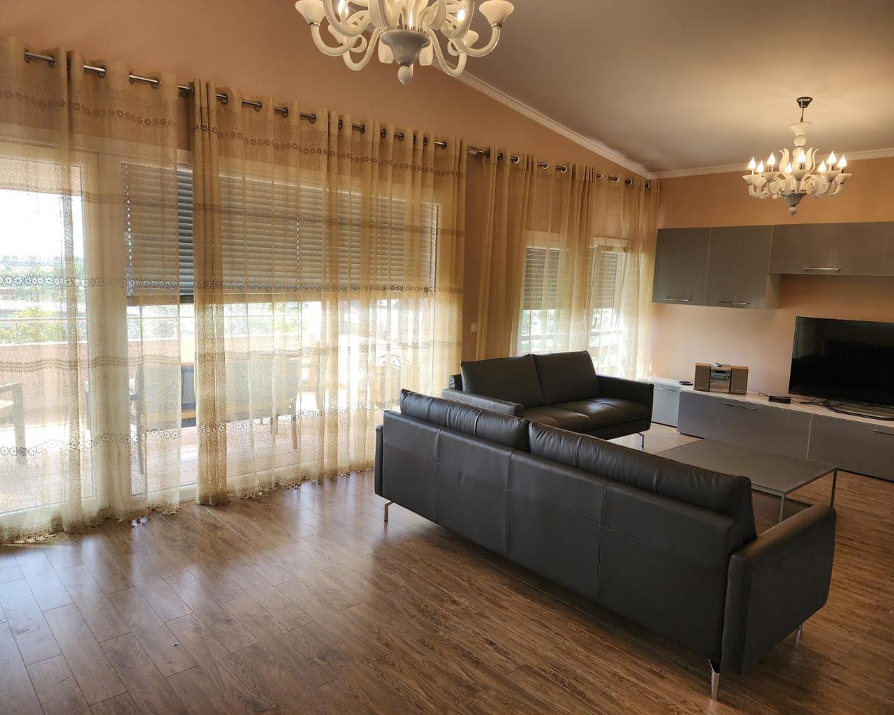 🔥 VILÀ IN AFFITTO – LONG HILL RESIDENCE