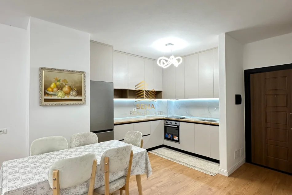 Tirana, 2+1 Apartment for Rent, Balcony, 1st Floor, 108 m², €700 (Rruga e Dibres)