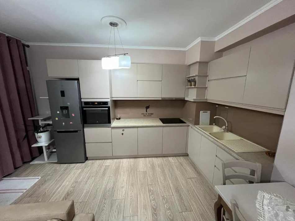 Tirane, affitto mensile appartamento 2+1, 106 m² 550 € (ASTIR)