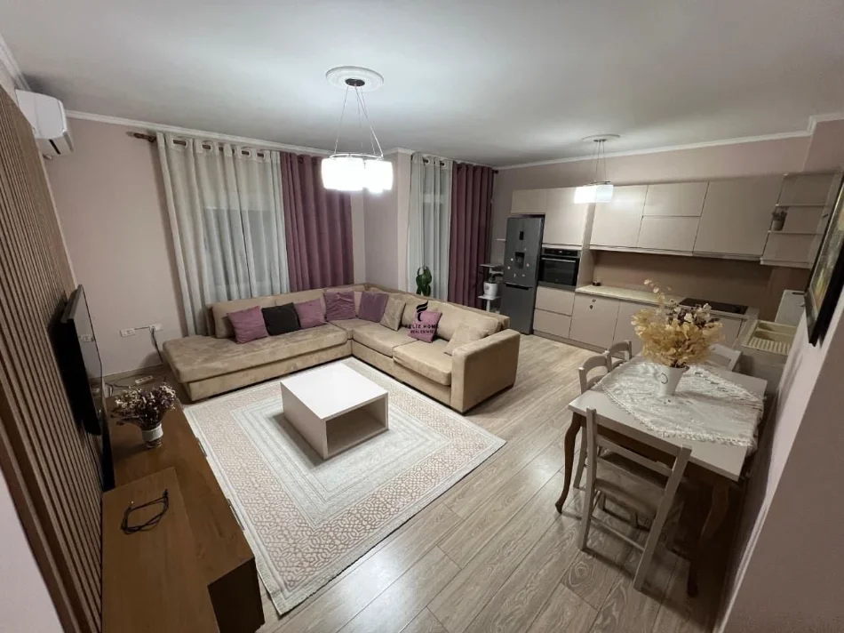 Tirane, affitto mensile appartamento 2+1, 106 m² 550 € (ASTIR)