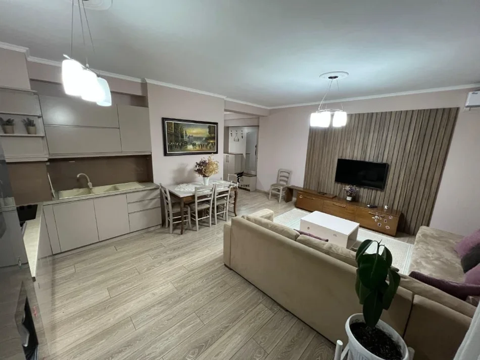 Tirane, affitto mensile appartamento 2+1, 106 m² 550 € (ASTIR)