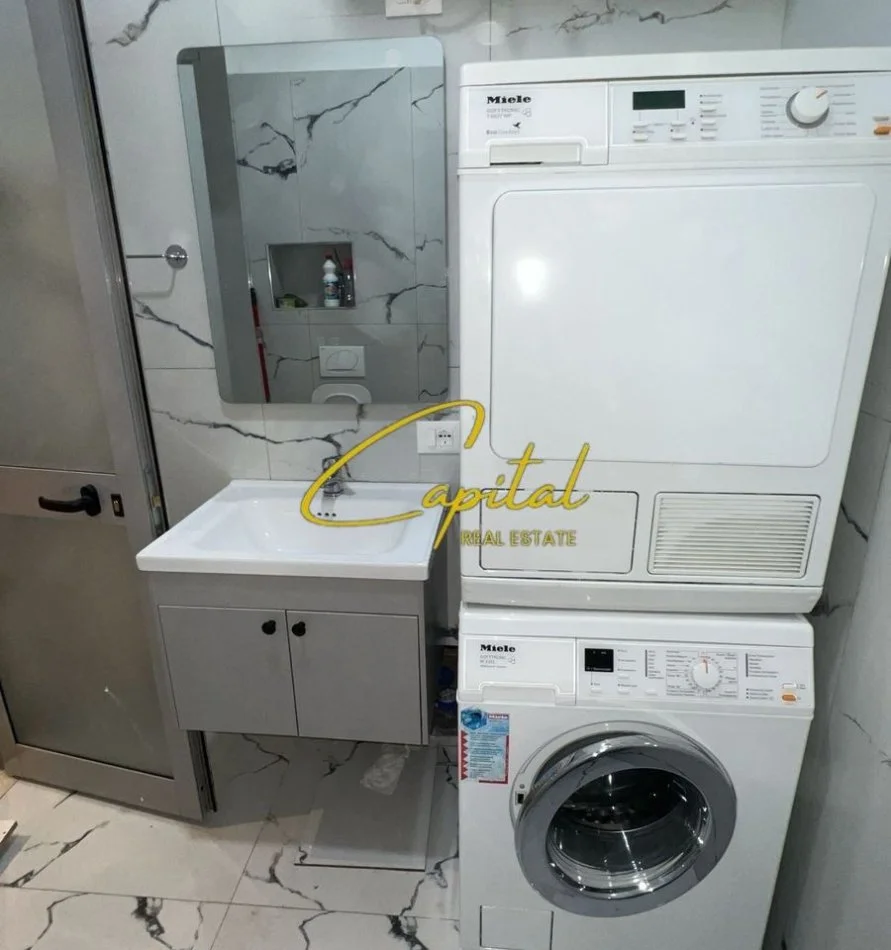 Tirane, affitto monolocale 1+1 Piano 1, 50 m² 650 € (VIA DELLE BARRICATE)
