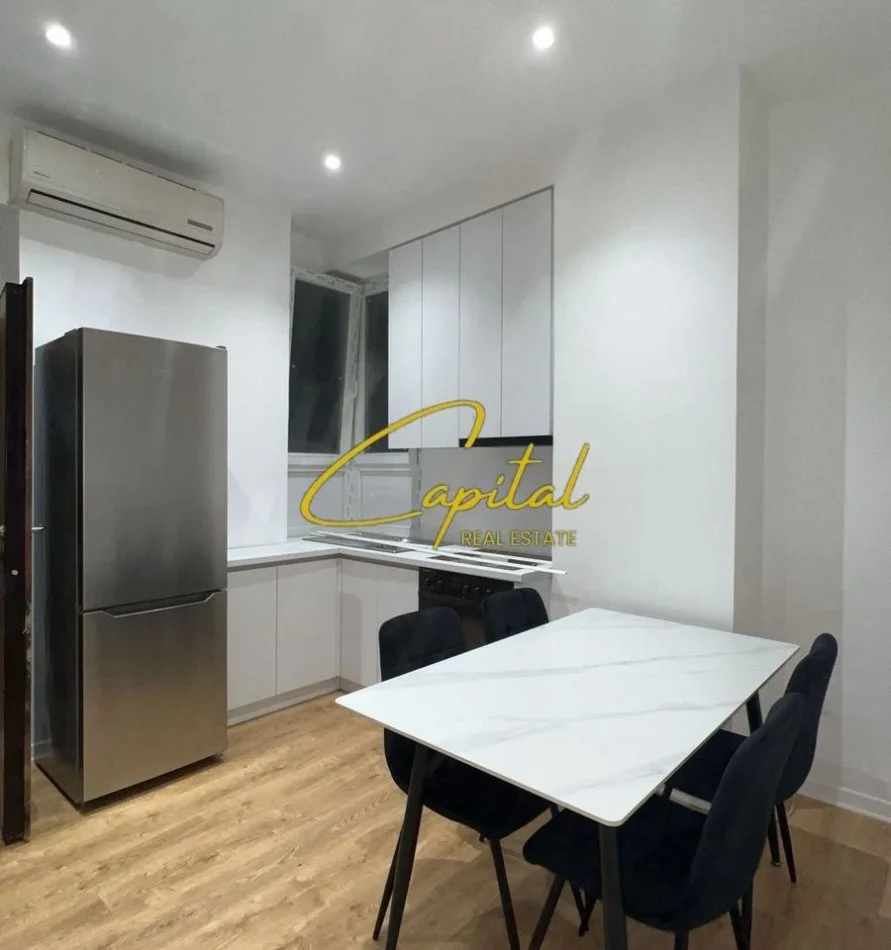 Tirane, affitto monolocale 1+1 Piano 1, 50 m² 650 € (VIA DELLE BARRICATE)