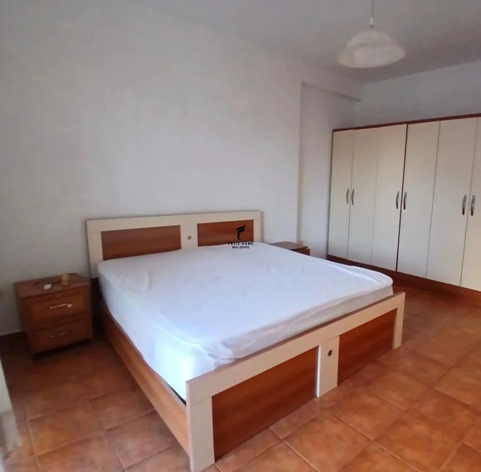 Tirane, jepet me qera apartament 1+1 Kati 3, 70 m² 500 € (PAZARI I RI)