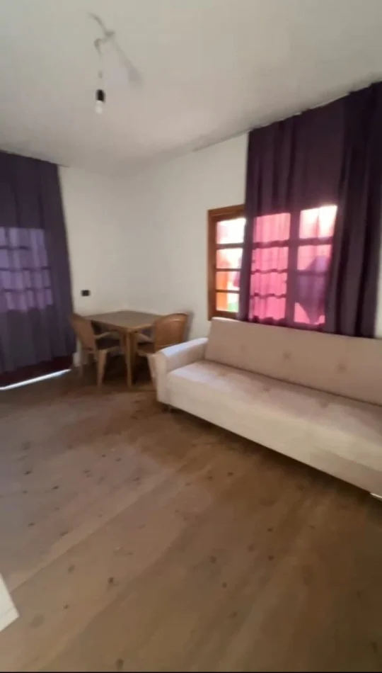 Tirane, affitto appartamento 2+1 Piano 2, 101 m² 500 € (Qyteti Studenti)