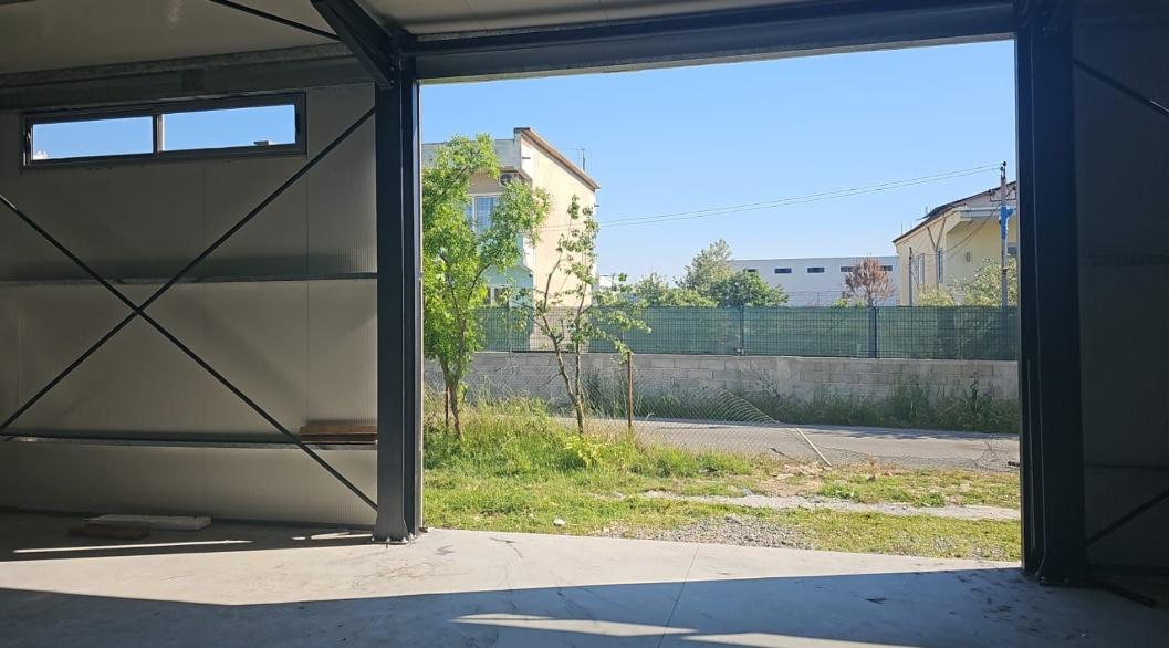 đą Kapanon me qira pranĂ« Univers City