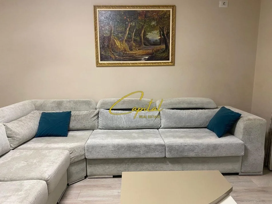 Tirana, affitto appartamento 2+1 al 6° piano, 105 m², 700 € (GOLDEN PARK 3)