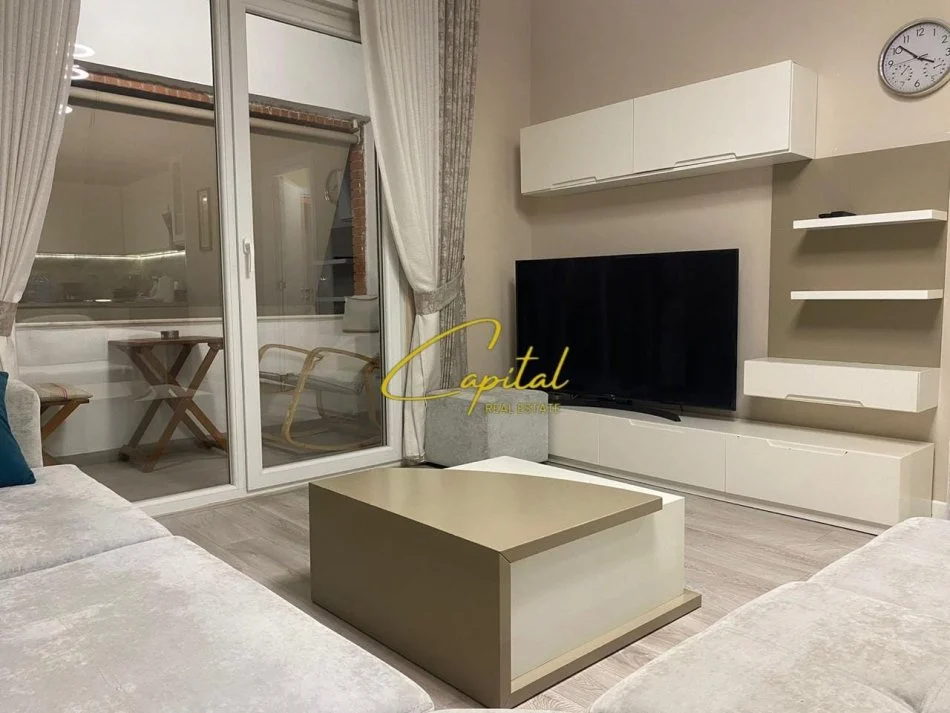Tirana, affitto appartamento 2+1 al 6° piano, 105 m², 700 € (GOLDEN PARK 3)