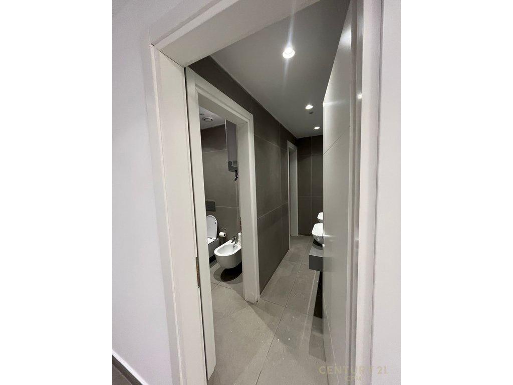 Zyrë Moderne + 2 poste parkimi me Qira, prane Kika 2, Komuna