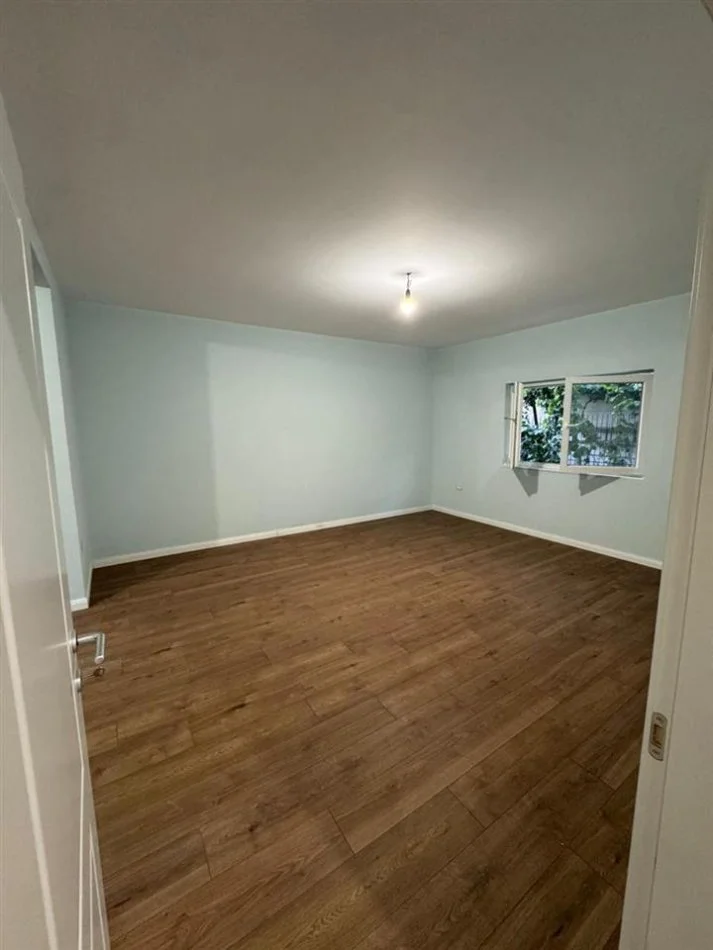 Tirane, affitto di Villa su 3 piani, 214 m², 1.500 € (KOMBINAT)