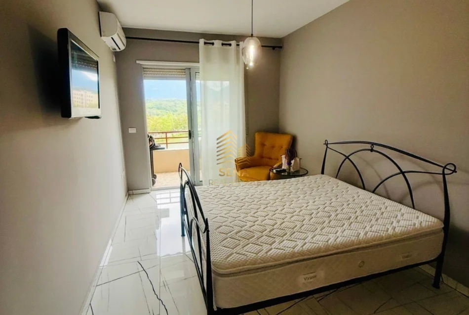 Tirane, 2+1 Apartment with Kitchenette and Balcony for Rent, 137 m², €1,200 (Liqeni i Thate)