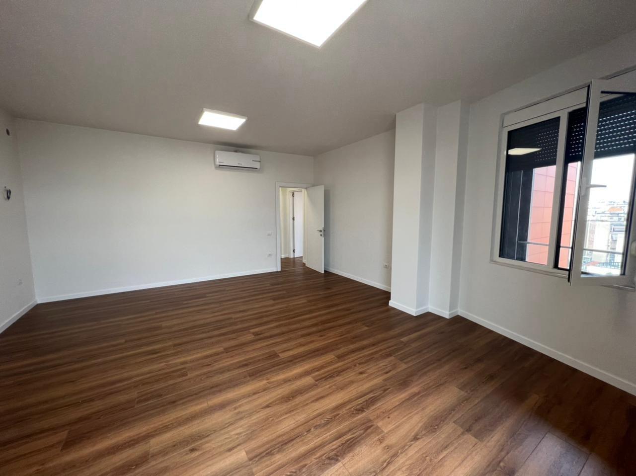 🏢✨ JEPET ME QIRA ZYRË – PËRBALLË TOPTANI CENTER!