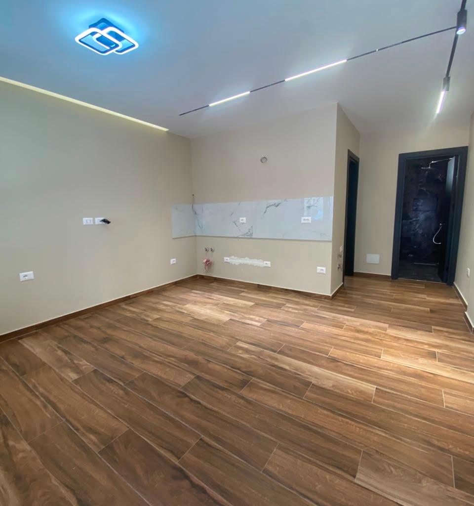 BUSINESS PREMISES FOR SALE – 21 Dhjetori, near Square 21