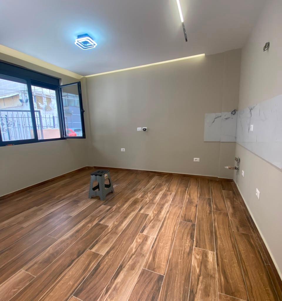 BUSINESS PREMISES FOR SALE – 21 Dhjetori, near Square 21