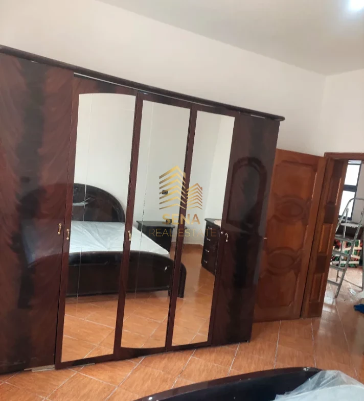 Tirane, affitto appartamento 3+1 Piano 1, 90 m² 400 € (Allias)