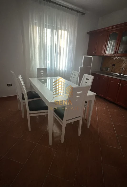 Tirane, affitto appartamento 3+1 Piano 1, 90 m² 400 € (Allias)