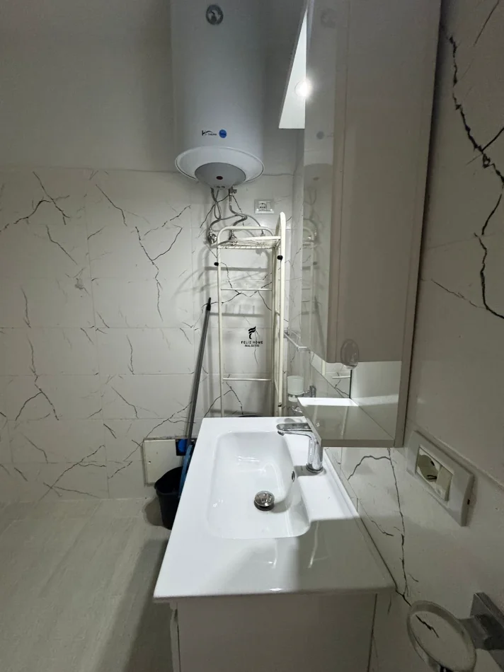 Tirane, affitto monolocale Kati 1, 40 m² 420 € (VIA BARRICATE)