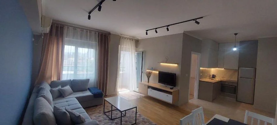 Tirana, affitto appartamento 1+1+Balcone Piano 4, 70 m² 600 € (VIA DIBRES)