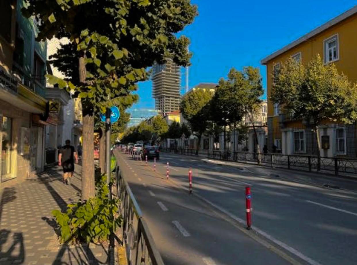 VENDITA SPAZIO COMMERCIALE – VIA DURRESIT