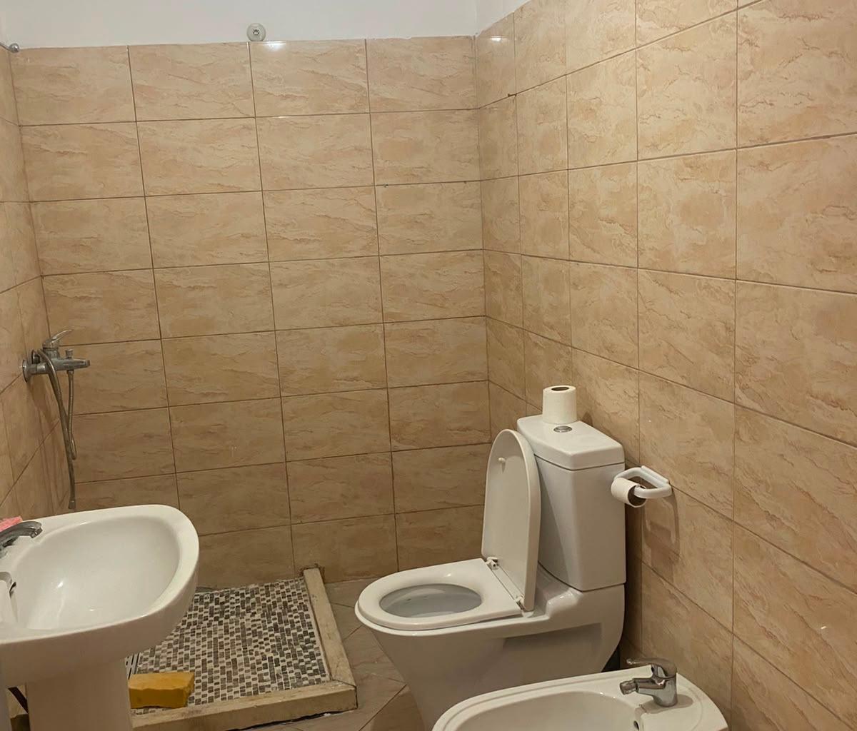 For Sale: 2+1 Apartment – Pallatet Çabej, Misto Mame