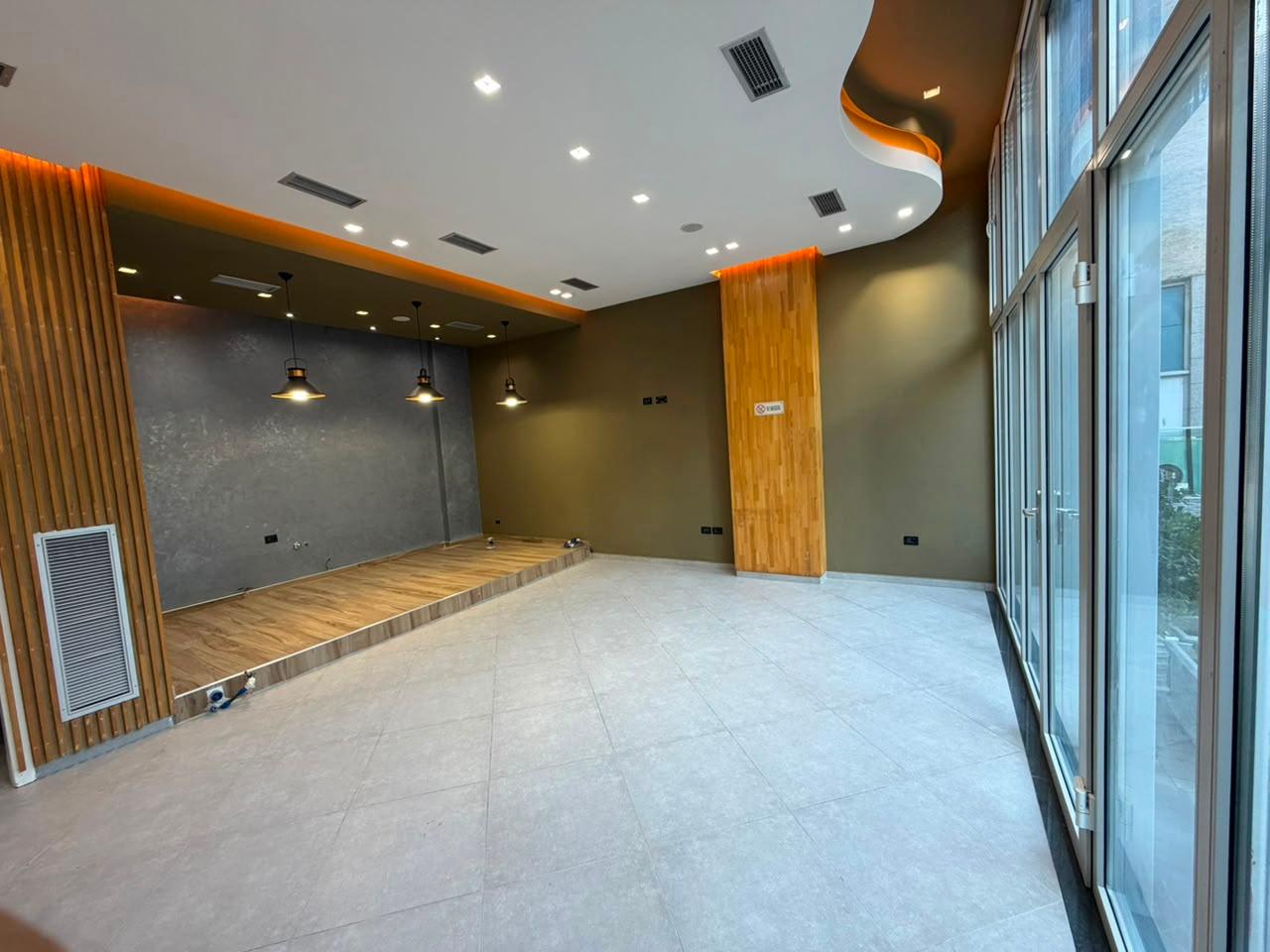 Commercial Space for Sale in Astir