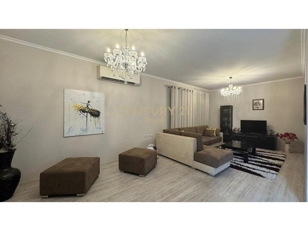 Villa privata in vendita a Shkoze, vicino all'Anello Grande