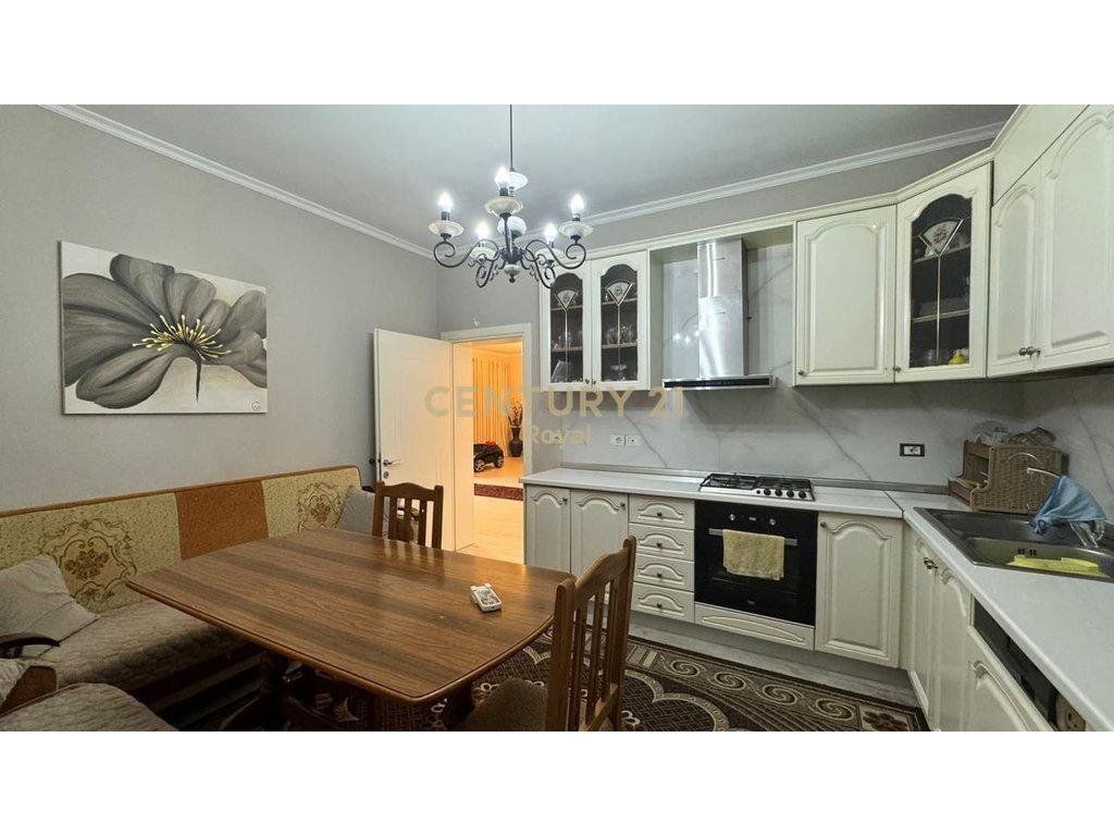 Villa privata in vendita a Shkoze, vicino all'Anello Grande