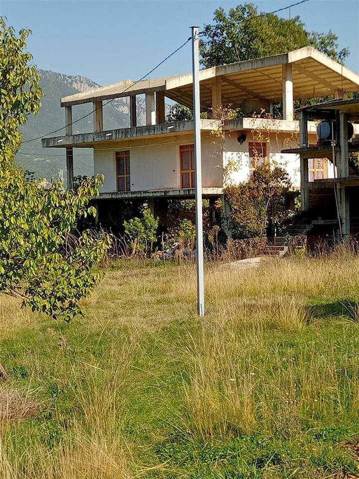 House for Sale in Ibë!