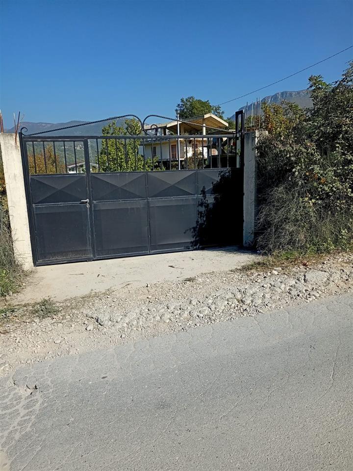 House for Sale in Ibë!