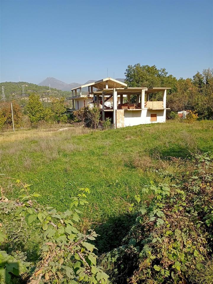 House for Sale in Ibë!
