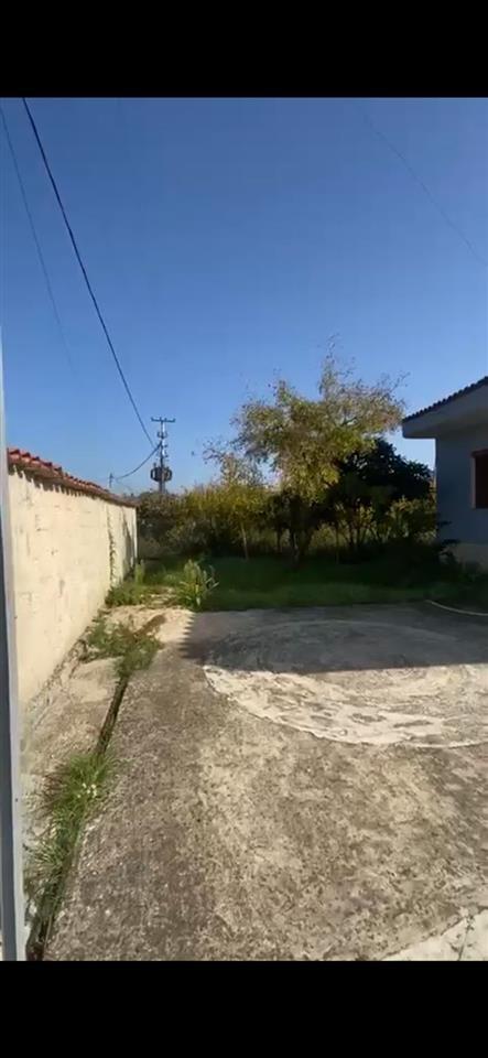 (LI) 🟢 VENDESI CASA, HELMES - PEZË!