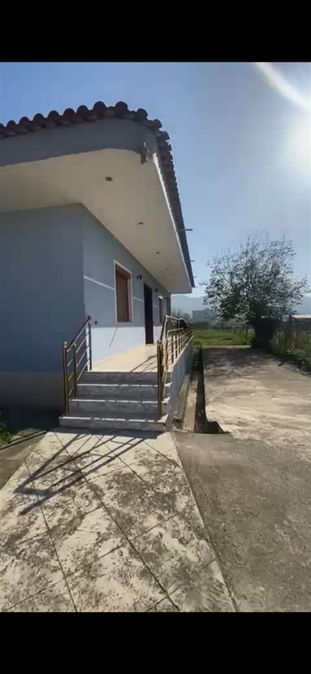 (LI) 🟢 VENDESI CASA, HELMES - PEZË!