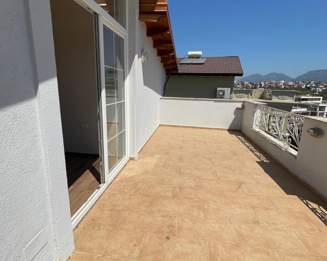 🏡✨ VENDESI VILLA A QUATTRO PIANI CON PISCINA – AKACIA HILLS, PRÈ TEG