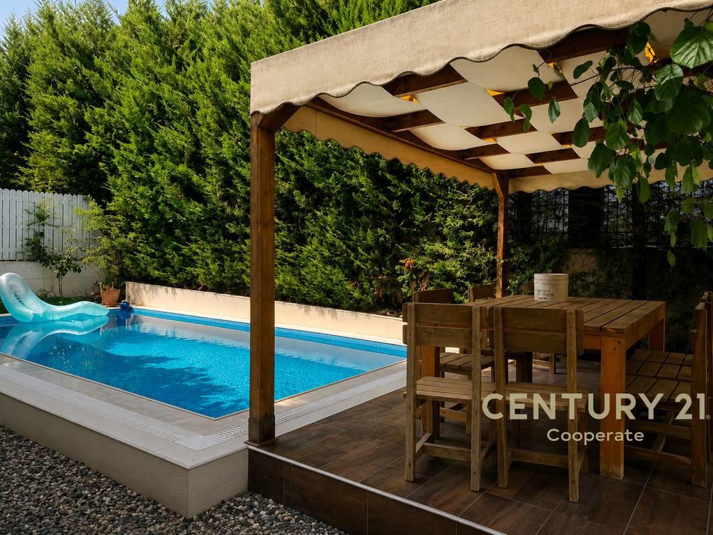 Villa for Sale within a Complex, Vishnje