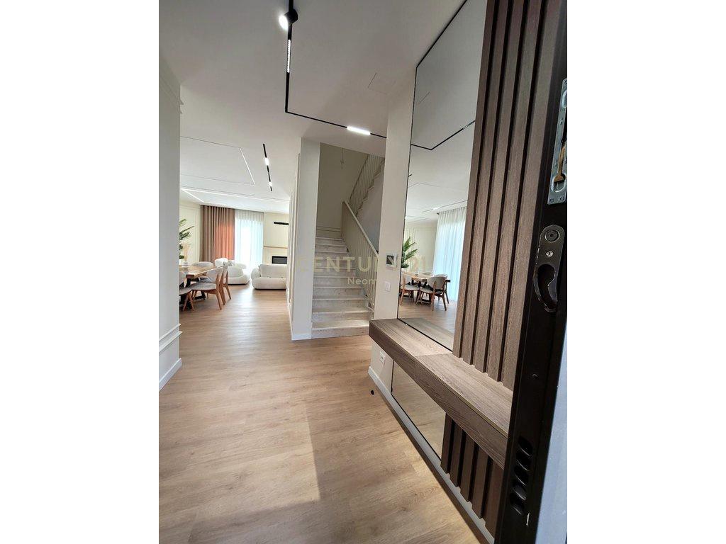 Luxurious Villa for Rent in Green Valley – Privacy, Space