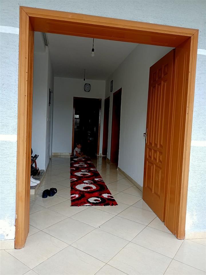 VENDESI VILLA TRILOCALE IN KAMEZ!