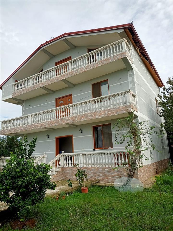 VENDESI VILLA TRILOCALE IN KAMEZ!