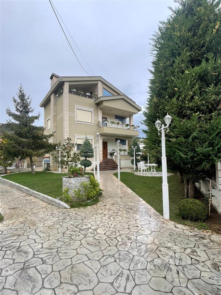 🏡 VENDESI VILLA + 685m² TERRENO, IBË INFERIORE!