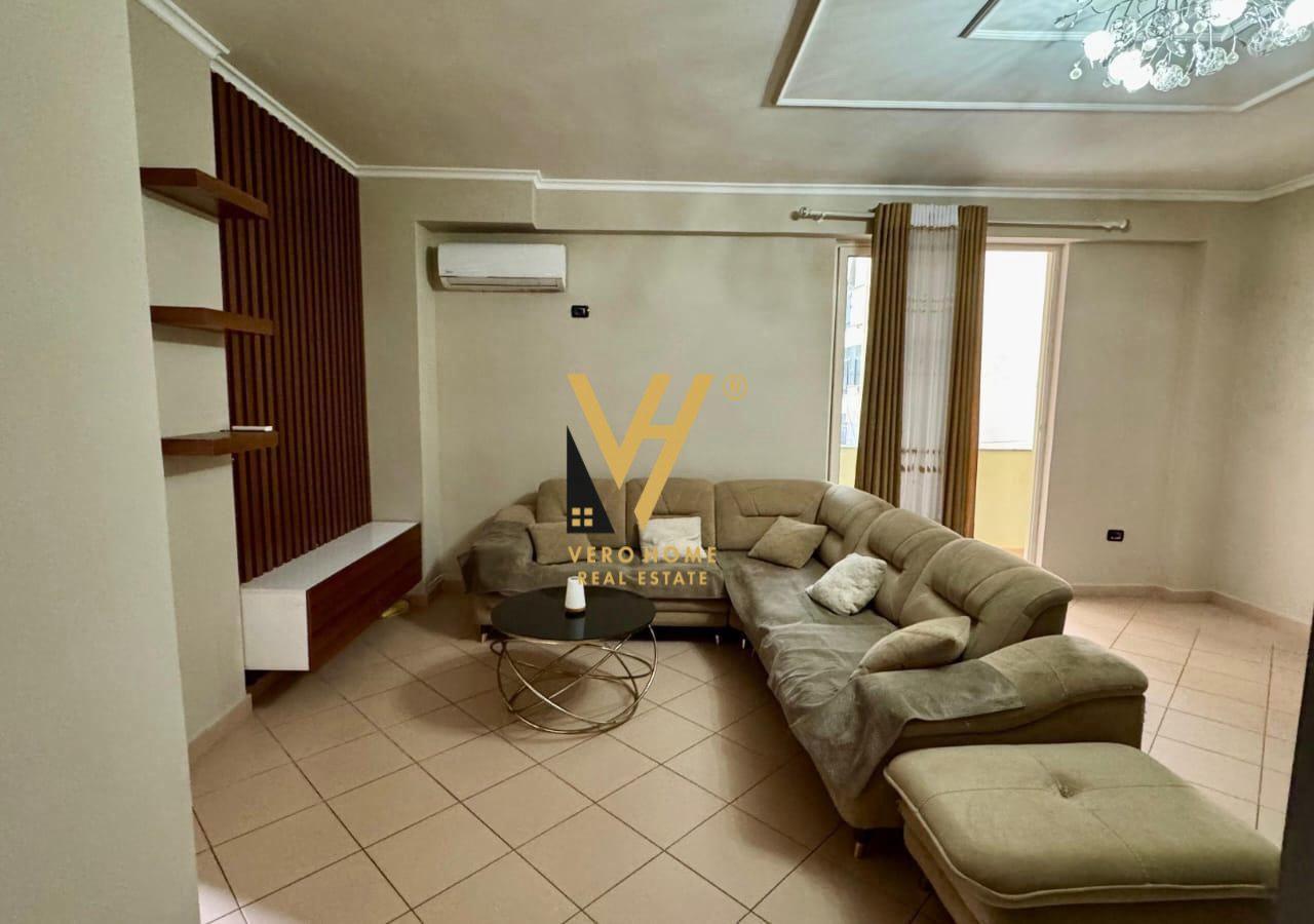 JEPET APARTAMENT 2+1+BLK ME QIRA TE KODRA E DIELLIT 700 EURO