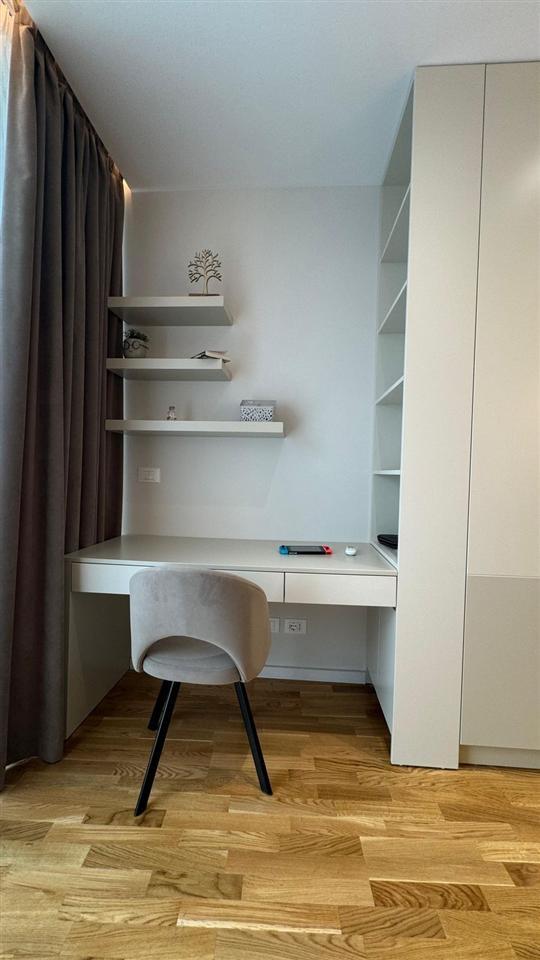 Jepet per qira apartament luksoz 2+1 tek Lake View Residence