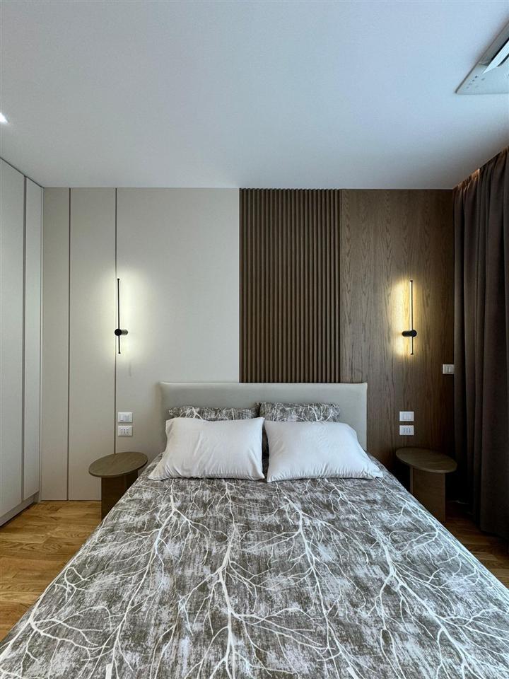 Jepet per qira apartament luksoz 2+1 tek Lake View Residence